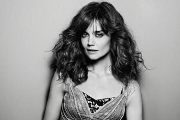 Katie Holmes comemora aniversário de 34 anos em padaria com a filha Suri Cruise Reprodução/Reprodução