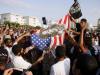 Manifestantes queimaram bandeira americana com o rosto da atriz Marylin Monroe na Tunísia