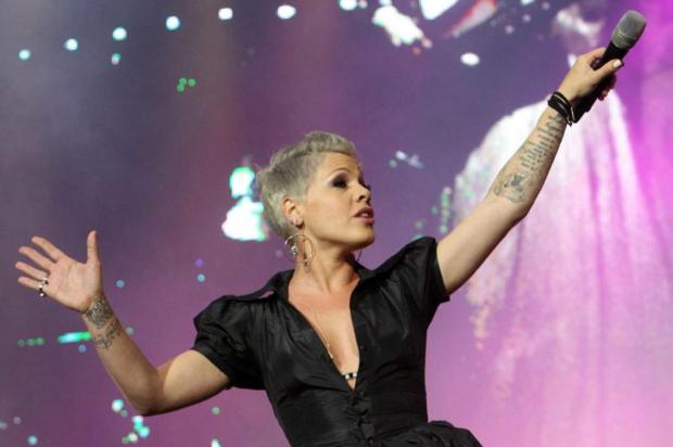 Videoclipe de Pink deixou sua mãe "sem palavras" e "desconfortável" Divulgação/pinkspage.com Videoclipe de Pink deixou sua mãe "sem palavras" e "desconfortável" Divulgação/pinkspage.com