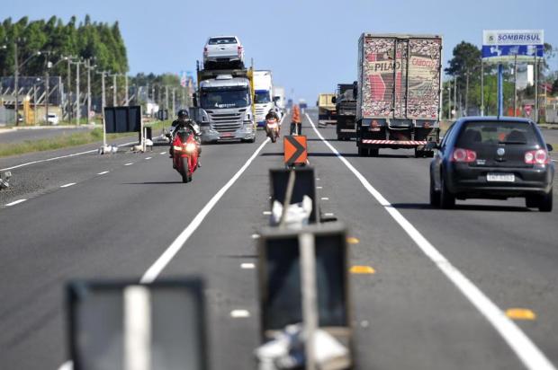 Dnit libera trecho da BR-101 para amenizar congestionamento
Alvar&eacute;lio Kurossu/Agencia RBS