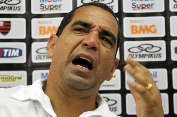 Em despedida, Zinho afirma: "Não continuo por não ter a palavra final no futebol do Flamengo" Maurício Val/VIPCOMM Em despedida, Zinho afirma: "Não continuo por não ter a palavra final no futebol do Flamengo" Maurício Val/VIPCOMM