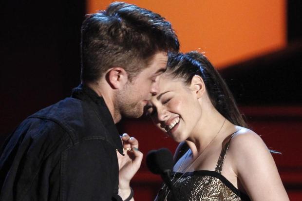 Robert e Kristen: a um passo de retomar o namoro Matt Sayles/AP Robert e Kristen: a um passo de retomar o namoro Matt Sayles/AP