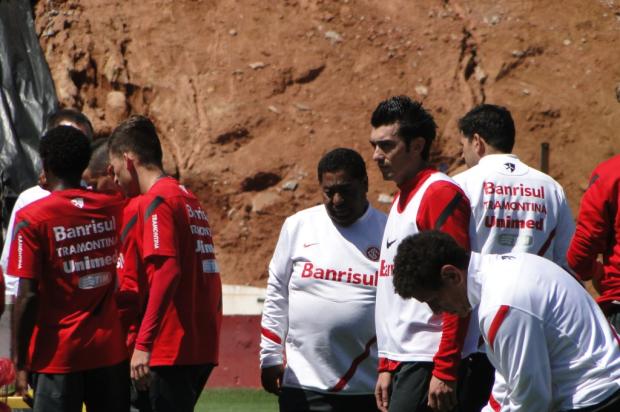 Fernandão e Dátolo discutem após técnico retirar meia do treinamento André Baibich/