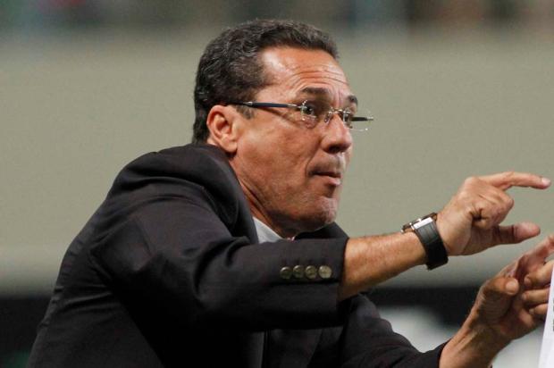 Depois de empate, Luxemburgo valoriza campanha: "O Grêmio continua vivo" RAMON BITENCOURT/AE/