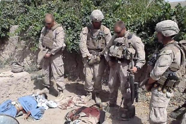 Dois marines que urinaram em corpos de afegãos são indiciados  YouTube,Reprodução/AFP