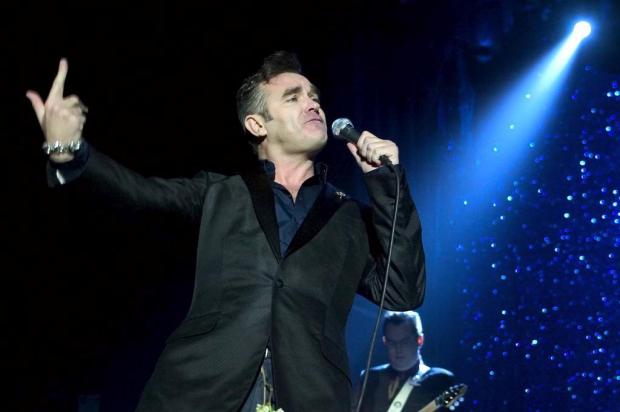 Morrissey se recupera bem de úlcera hemorrágica e remarca shows cancelados Ver Descrição/Ver Descrição