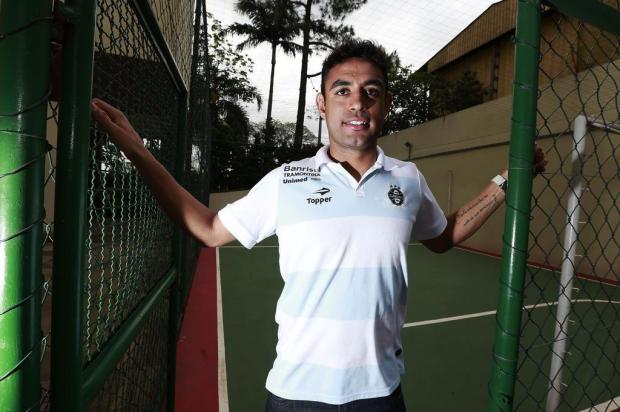 Com trajetória de superação no futebol, Werley vira referência no Grêmio de Luxa Félix Zucco/Agencia RBS