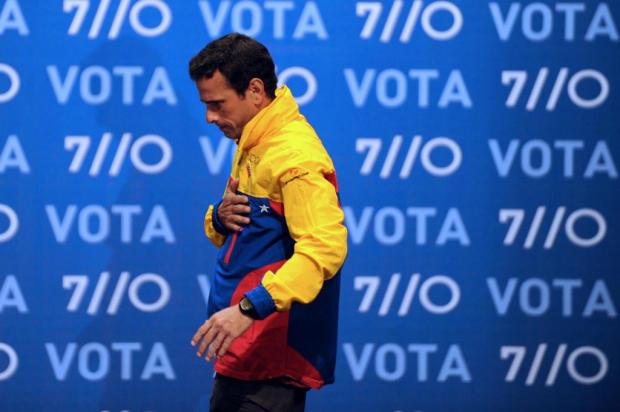 Capriles pede respeito e admite derrota nas eleições da Venezuela Eitan Abramovich/AFP