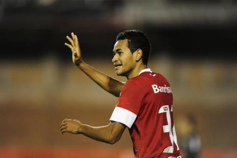 Inter renova contrato do zagueiro Jackson por mais três anos (Ricardo Duarte/Agencia RBS) Inter renova contrato do zagueiro Jackson por mais três anos (Ricardo Duarte/Agencia RBS)