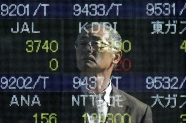 Japão prepara aumento de impostos para os mais ricos Koji Sasahara/AP Japão prepara aumento de impostos para os mais ricos Koji Sasahara/AP