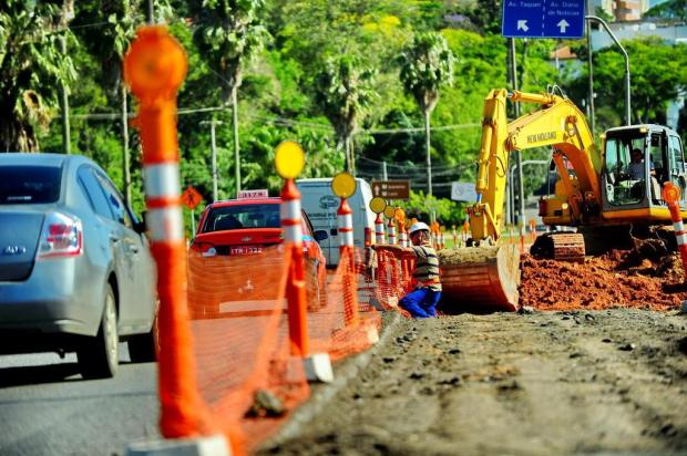 Duas obras da Copa exigem medidas da EPTC para evitar nó viário na zona sul da Capital Jean Schwarz/Agencia RBS Duas obras da Copa exigem medidas da EPTC para evitar nó viário na zona sul da Capital Jean Schwarz/Agencia RBS