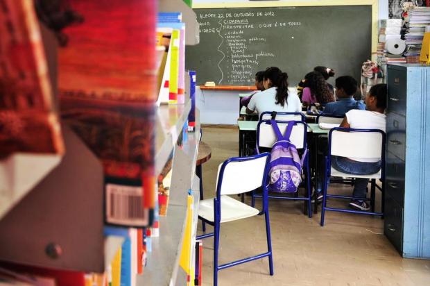 Após vandalismo, aulas são retomadas no Colégio Eva Carminatti, no Bairro Lomba do Pinheiro Marcelo Oliveira/Agencia RBS Após vandalismo, aulas são retomadas no Colégio Eva Carminatti, no Bairro Lomba do Pinheiro Marcelo Oliveira/Agencia RBS
