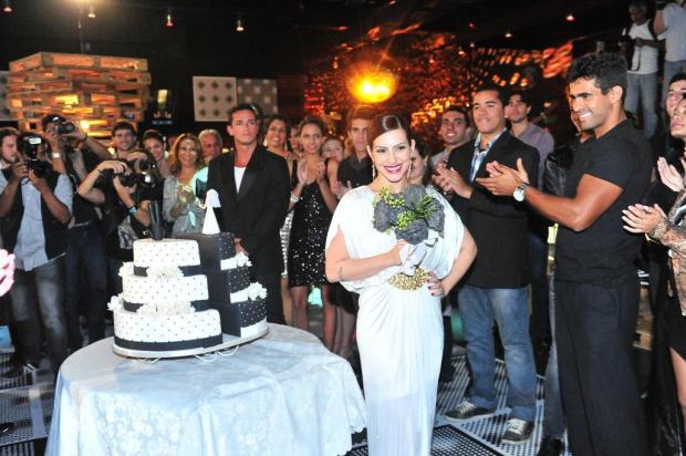 Personagem de Cleo Pires promove festa do divórcio em "Salve Jorge" João Miguel Júnior/TV Globo/Divulgação