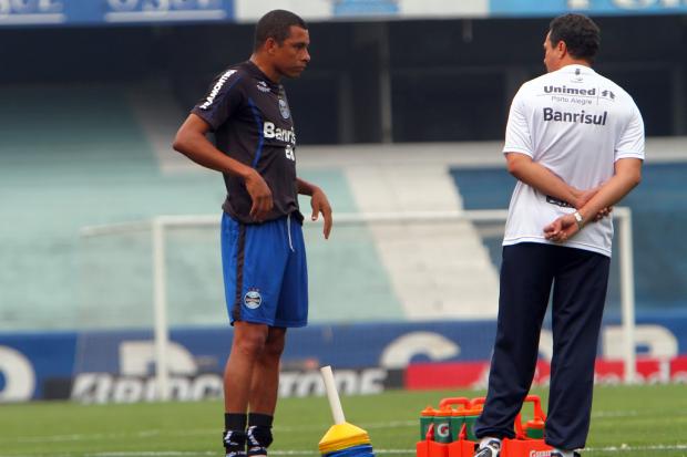 Acertado com o Atlético-MG, Gilberto Silva não deve atuar mais no Brasileirão Lucas Uebel, Grêmio/Divulgação/