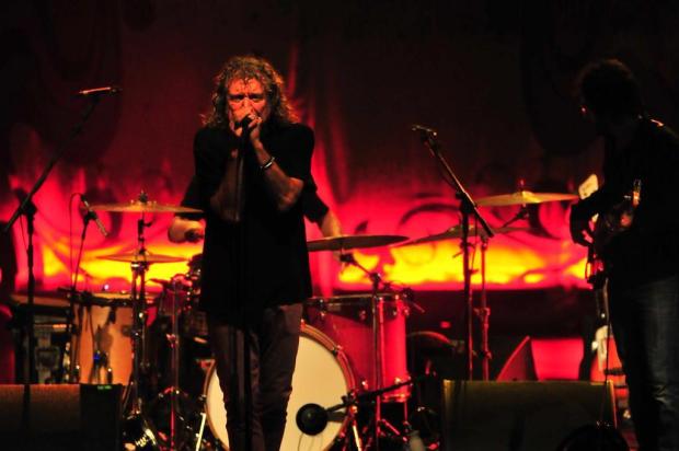 Robert Plant emociona um Gigantinho lotado Tadeu Vilani/Agencia RBS