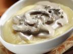 Combine carnes e saladas com uma polenta com funghi Éric. B/ Cozinha Nestlé/Divulgação Combine carnes e saladas com uma polenta com funghi Éric. B/ Cozinha Nestlé/Divulgação