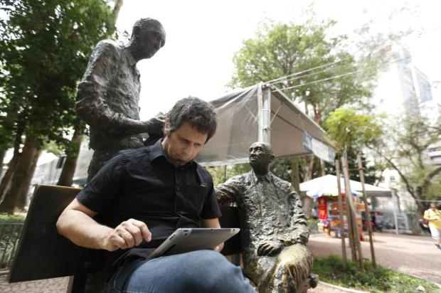 A poesia de Ricardo Silvestrin: Outra Praça Félix Zucco/Agencia RBS A poesia de Ricardo Silvestrin: Outra Praça Félix Zucco/Agencia RBS