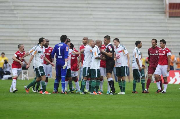 Sindicato dos árbitros critica atitude do Palmeiras e prepara protesto Ronaldo Bernardi/Agência RBS/