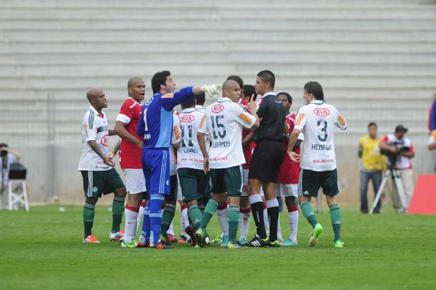 STJD afasta Sport, Ponte e Bahia do processo do gol com a mão de Barcos Ronaldo Bernardi/Agência RBS/ STJD afasta Sport, Ponte e Bahia do processo do gol com a mão de Barcos Ronaldo Bernardi/Agência RBS/