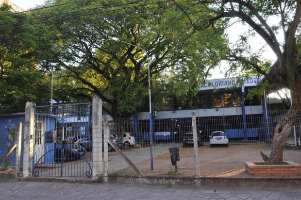 Depois de seis horas reclusos em salas, sabatistas fazem o exame até as 23h30min Emílio Pedroso/Agencia RBS Depois de seis horas reclusos em salas, sabatistas fazem o exame até as 23h30min Emílio Pedroso/Agencia RBS
