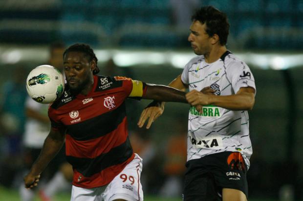 Figueirense tem gols mal anulados, perde para o Flamengo e fica mais perto do rebaixamento Paulo Sérgio, Lancepress/ Figueirense tem gols mal anulados, perde para o Flamengo e fica mais perto do rebaixamento Paulo Sérgio, Lancepress/