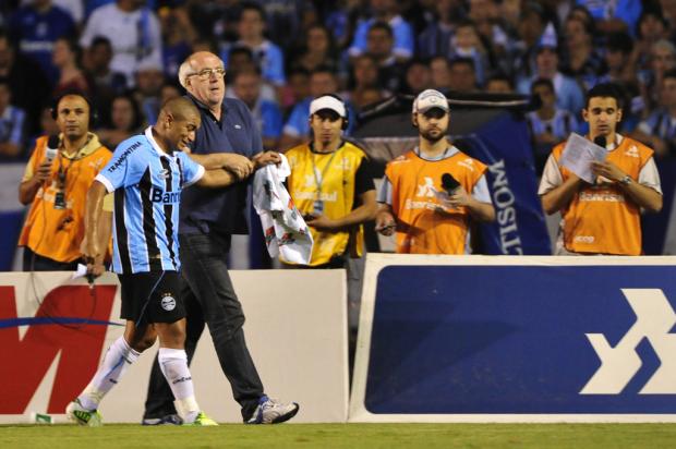 Anderson Pico tem suspeita de fratura e Luxa perde dois por suspensão Diego Vara/ Anderson Pico tem suspeita de fratura e Luxa perde dois por suspensão Diego Vara/