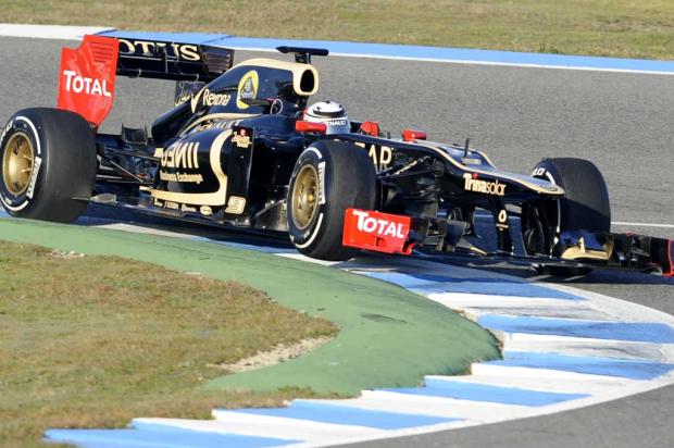 Raikkonen vence e, em corrida de recuperação, Vettel chega no pódio DIMITAR DILKOFF / AFP/ Raikkonen vence e, em corrida de recuperação, Vettel chega no pódio DIMITAR DILKOFF / AFP/
