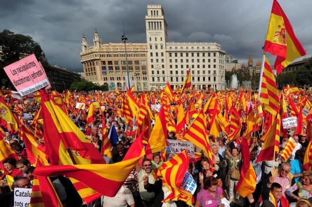 Intelectuais publicam manifesto contra independência da Catalunha LLUIS GENE/AFP