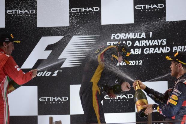 Sempre frio, Raikkonen extravasa com vitória em Abu Dhabi e prevê noite de festa Dimitar Dilkoff/AFP