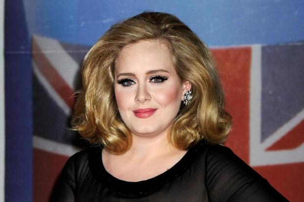 Adele compra mansão de mais de R$ 16 milhões Jonathan Short/AP Adele compra mansão de mais de R$ 16 milhões Jonathan Short/AP