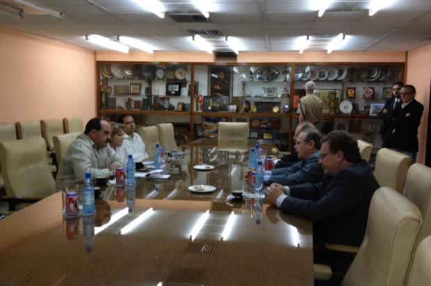 Tarso Genro se reúne com integrantes do Partido Comunista antes de se despedir de Cuba Rosane de Oliveira/Agência RBS Tarso Genro se reúne com integrantes do Partido Comunista antes de se despedir de Cuba Rosane de Oliveira/Agência RBS