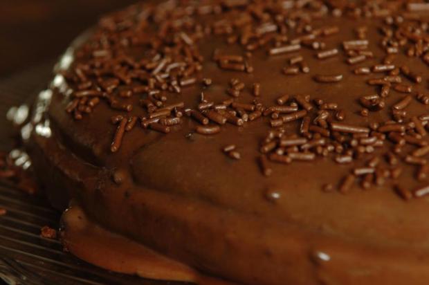 Bolo de chocolate leva cobertura de negrinho Jefferson Botega/Agencia RBS Bolo de chocolate leva cobertura de negrinho Jefferson Botega/Agencia RBS