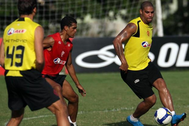 Zinho comunica que Adriano não é mais jogador do Flamengo Márcia Feitosa/Vipcomm Zinho comunica que Adriano não é mais jogador do Flamengo Márcia Feitosa/Vipcomm