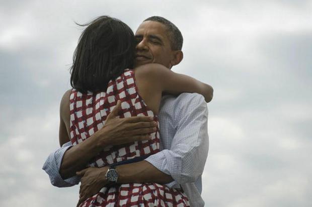 Obama posta foto com a mulher no Twitter e comemora: "Isso aconteceu por causa de vocês" Divulgação/Twitter Obama posta foto com a mulher no Twitter e comemora: "Isso aconteceu por causa de vocês" Divulgação/Twitter