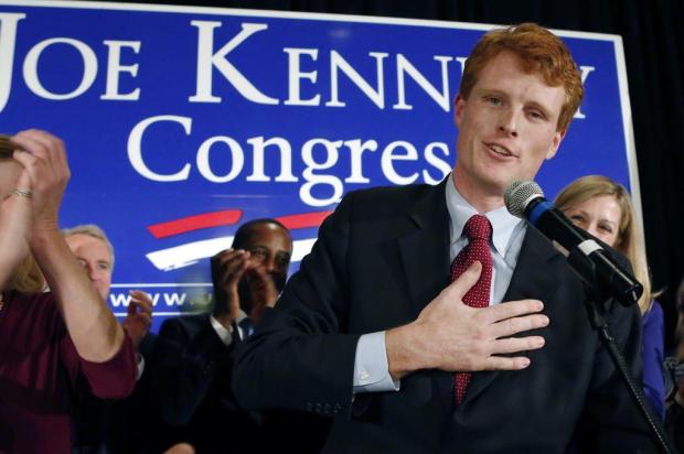 Um novo Kennedy conduz clã de volta à política americana Bizuayehu Tesfaye/AP Um novo Kennedy conduz clã de volta à política americana Bizuayehu Tesfaye/AP
