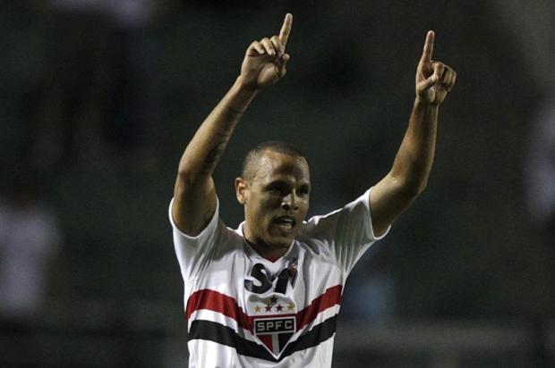 São Paulo massacra La U, avança e pode enfrentar o Grêmio na semifinal Andre Penner/AP São Paulo massacra La U, avança e pode enfrentar o Grêmio na semifinal Andre Penner/AP