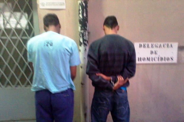 Presos dois suspeitos de homicídio no Bairro Agronomia, na Capital Divulgação/Polícia Civil Presos dois suspeitos de homicídio no Bairro Agronomia, na Capital Divulgação/Polícia Civil