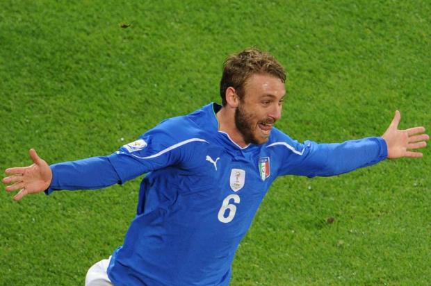 Roberto Mancini pede contratação de De Rossi pelo Manchester City AFP PHOTO / CARL DE SOUZA/ Roberto Mancini pede contratação de De Rossi pelo Manchester City AFP PHOTO / CARL DE SOUZA/