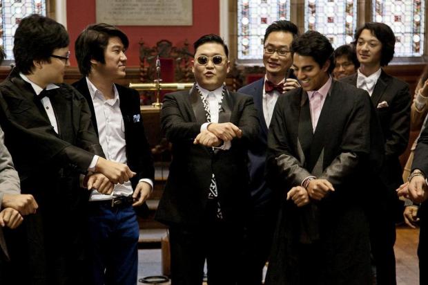 Psy leva seu 'Gangnam Style' à Universidade de Oxford AFP/oxford union Psy leva seu 'Gangnam Style' à Universidade de Oxford AFP/oxford union