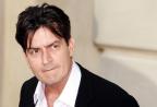 Charlie Sheen tenta contato com ex-policial que ameaça o Grammy   FX/Divulgação