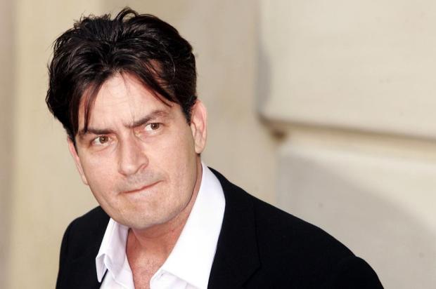 Charlie Sheen admite que gostaria de participar do último episódio de 'Two and a Half Men' FX/Divulgação