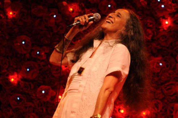 Está à venda novo lote promocional de ingressos de mezanino para shows de Maria Bethânia na Capital Joaquim Nabuco/Divulgação Está à venda novo lote promocional de ingressos de mezanino para shows de Maria Bethânia na Capital Joaquim Nabuco/Divulgação
