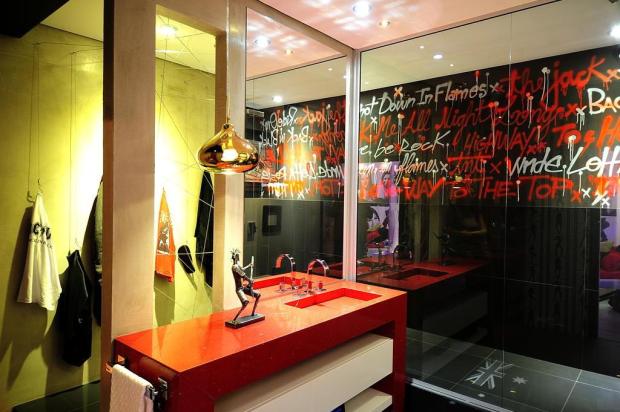 Banho do Garoto vibra de acordo com a batida do heavy metal Fernando Gomes/Agencia RBS