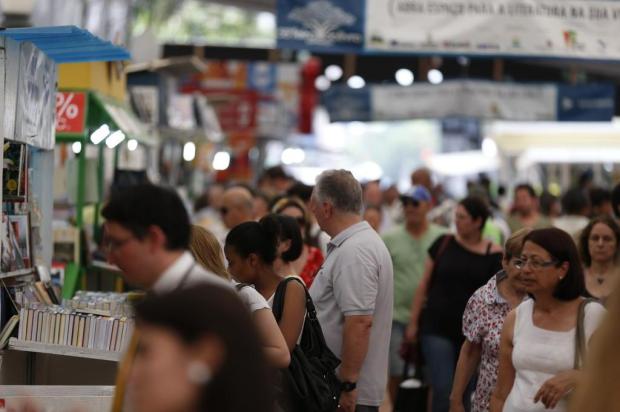 Quinta-feira é o dia mais movimentado da semana na Feira do Livro Félix Zucco/Agencia RBS Quinta-feira é o dia mais movimentado da semana na Feira do Livro Félix Zucco/Agencia RBS