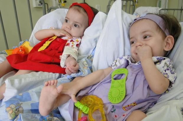 Família deseja passar o Natal com gêmeas siamesas em casa no norte do Estado Ender Machado Monteiro/Divulgação Família deseja passar o Natal com gêmeas siamesas em casa no norte do Estado Ender Machado Monteiro/Divulgação