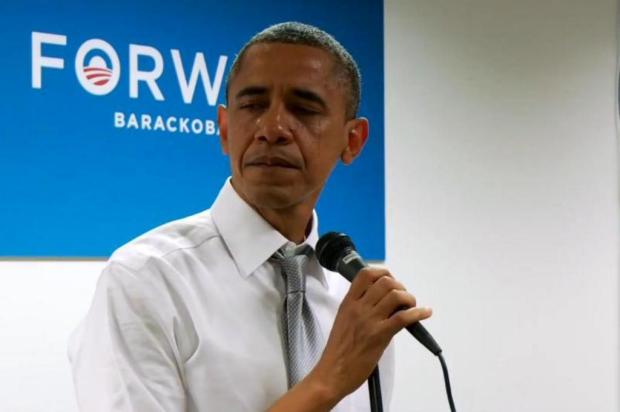 Obama chora ao agradecer trabalho de voluntários em Chicago  YouTube/Reprodução