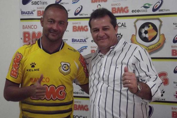 Fernando Baiano retorna ao futebol brasileiro e recebe elogios de Tite São Bernardo/Divulgação/