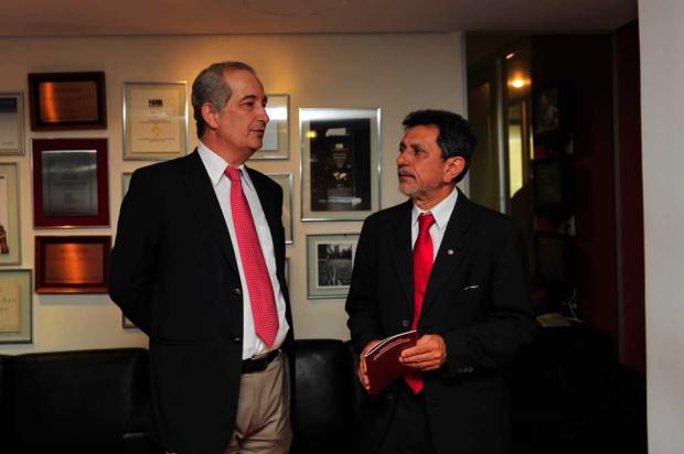 Derrotado em primeiro turno, Luiz Antonio Lopes agradece apoio na eleição Emílio Pedroso/Agência RBS/ Derrotado em primeiro turno, Luiz Antonio Lopes agradece apoio na eleição Emílio Pedroso/Agência RBS/