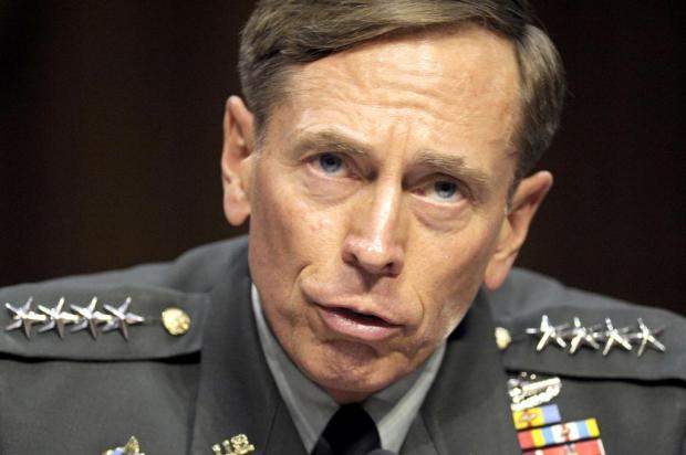 Diretor da CIA renuncia por ser infiel Cliff Owen/AP Diretor da CIA renuncia por ser infiel Cliff Owen/AP