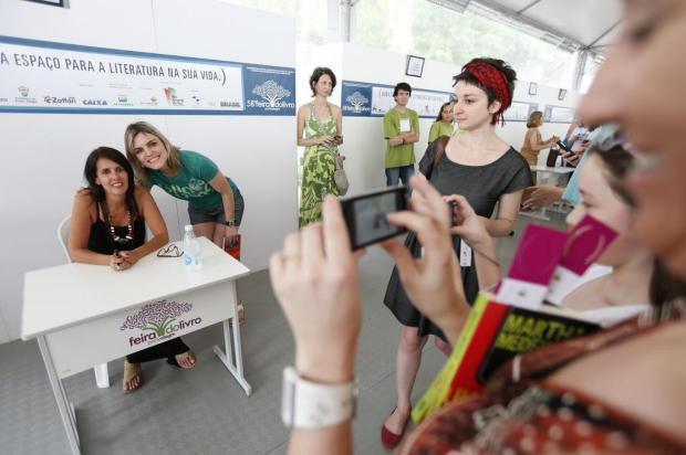 Martha Medeiros autografa na Feira do Livro Félix Zucco/Agencia RBS Martha Medeiros autografa na Feira do Livro Félix Zucco/Agencia RBS